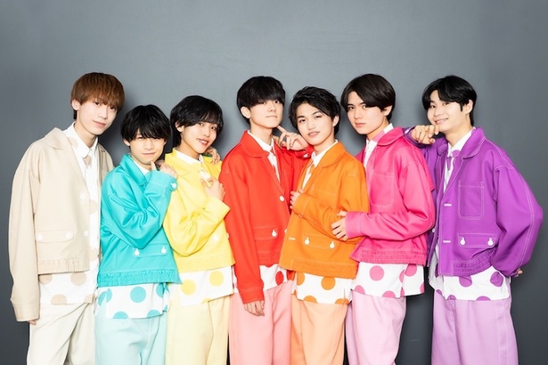 新曲をリリースした“スパフル”、TikTok総再生回数14億回超えブレイクの裏には7人での共同生活も(1/3)｜ウォーカープラス