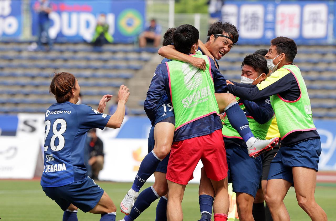 【町田】山口一真のゴラッソ炸裂！「腹筋に力を入れて」決めたスーパーFKは「みんなで取ったゴール」 - サッカーマガジンWEB