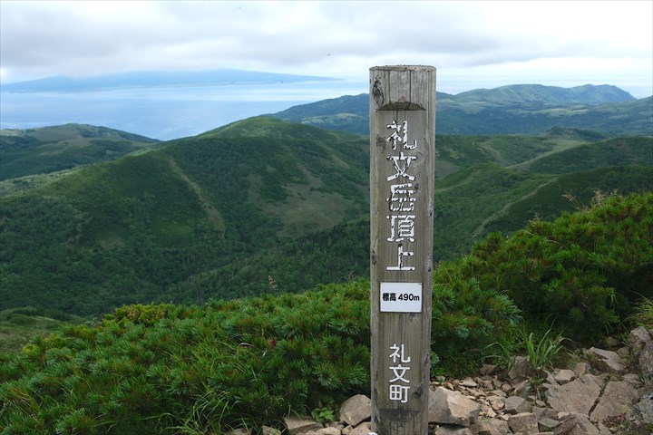 花の浮島の最高峰「礼文岳」へトレッキング。RPGの世界が広がる山頂へ
