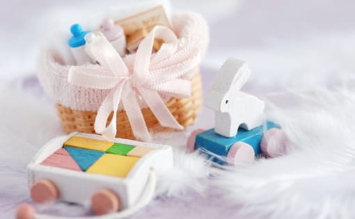 【仕事関係のお祝いマナー】結婚・出産祝いの金額の相場や贈り方をプロが解説 | CHANTO
