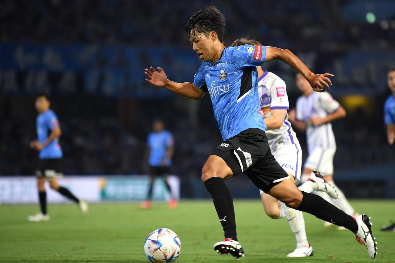 【川崎F】家長昭博も絶賛！ 大胆突破の佐々木旭が復帰戦で加えた「いまのフロンターレにないところ」 - サッカーマガジンWEB