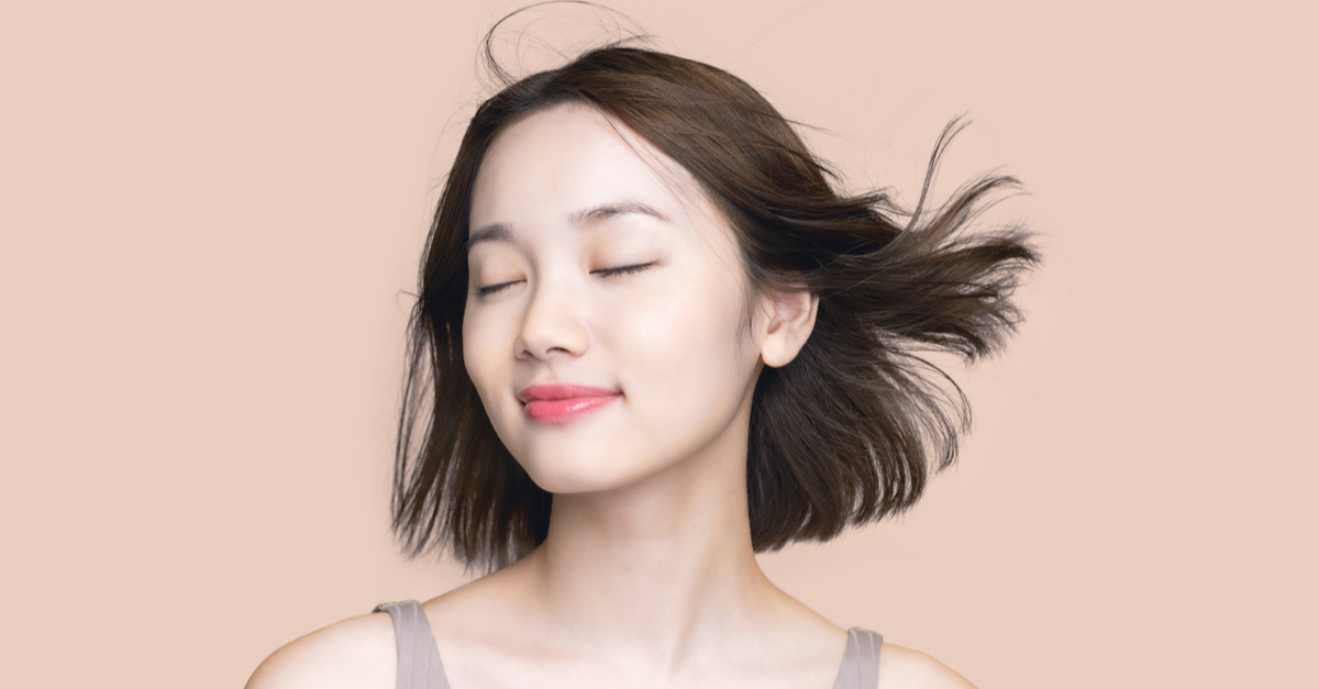 くせ毛でショートにしたら広がる？クセを活かしたおしゃれな髪型を紹介 ｜ Rolmy