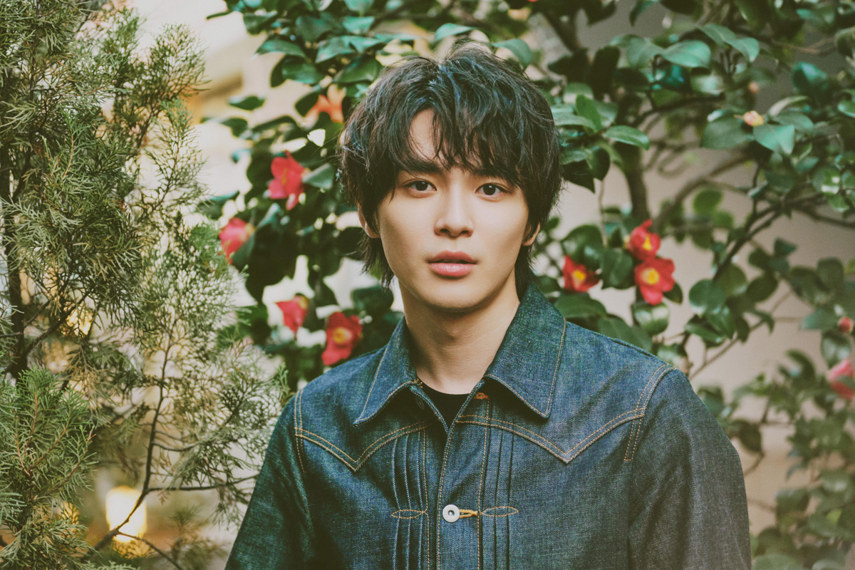注目俳優・金子隼也、1st写真集で見せた“自分らしさ”「飾っていない素の表情を見てほしかった」