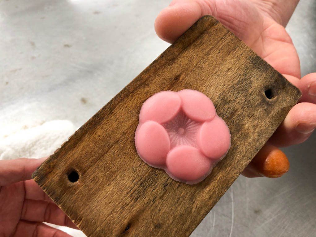 和菓子の街で大人も子供も楽しめる和菓子づくりを体験してみた！
