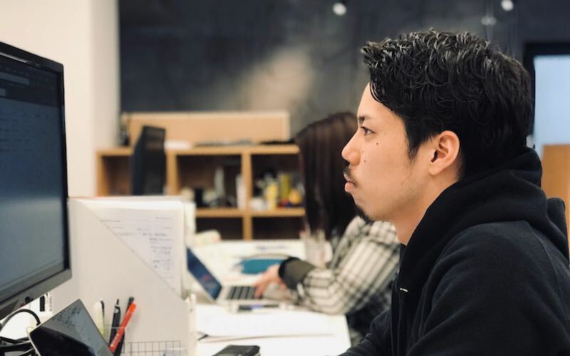 もう一度、エースとしての輝きを放つ。その決意を胸に、青年は仕事に向き合う