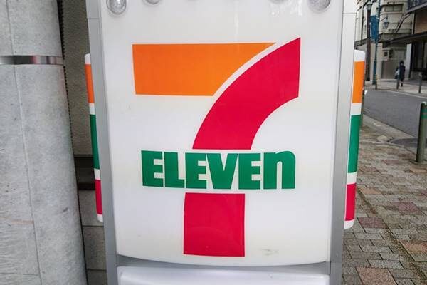 【セブン】これたまらん…！クリームといちごソースをふわっふわなワッフルで包んだ本格スイーツがヤバすぎた！