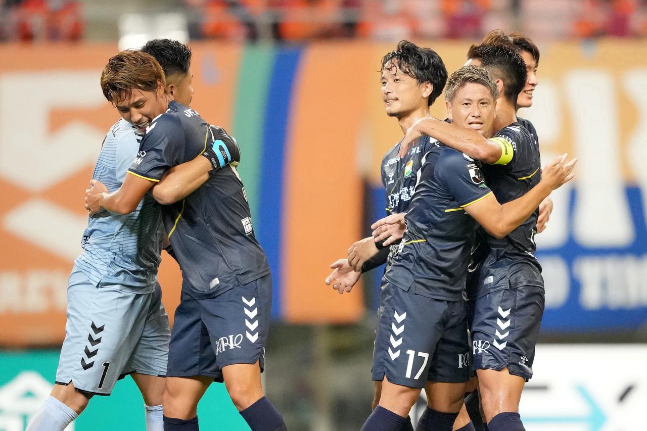 千葉が新潟にダブル達成！ またも「セットプレー＆堅守」のコンボで我慢我慢の2-1。新潟は今季ホーム初黒星◎J2第25節 - サッカーマガジンWEB
