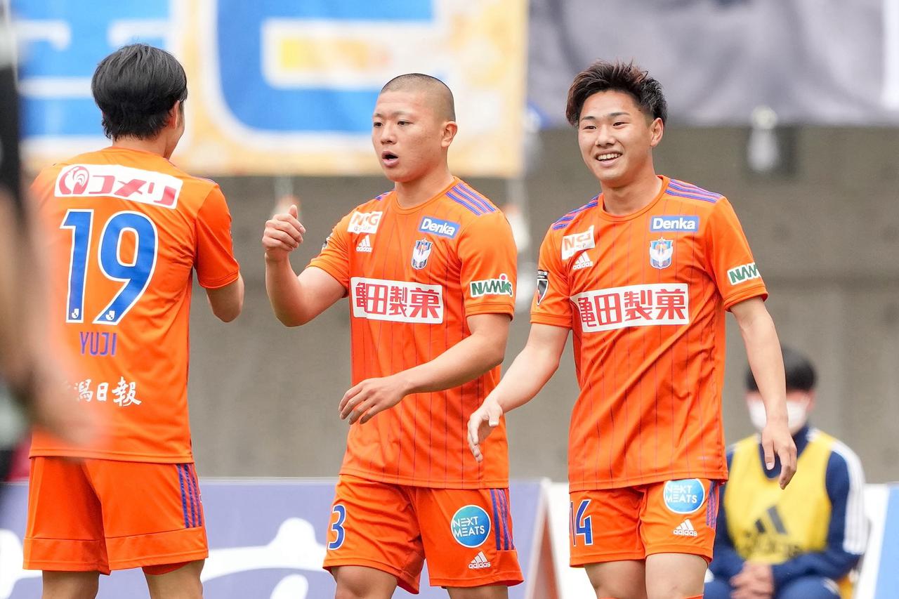 【J2第17節まとめ】新潟対横浜FCの上位対決は新潟が完勝！ 仙台もゴールラッシュで首位キープ - サッカーマガジンWEB