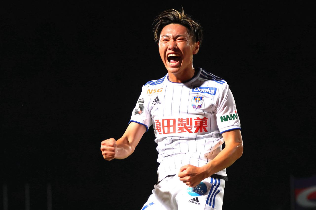 【J2第36節まとめ】新潟が勝ち点70超え一番乗りで抜けだす！ 甲府を若手の2発で下し、敗れた横浜FC、岡山を置いて一歩前へ - サッカーマガジンWEB