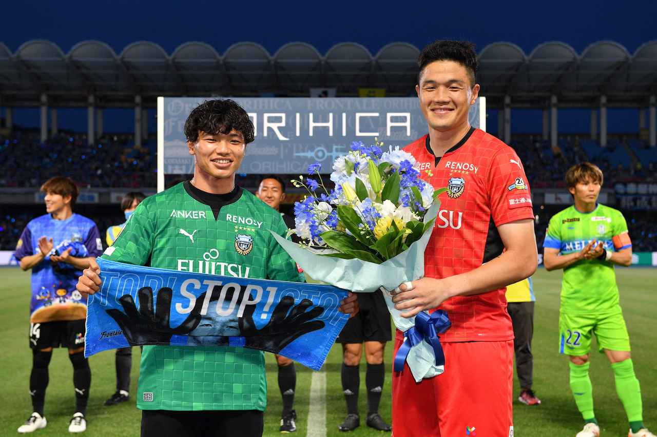 旗手怜央が等々力に登場！ 川崎Fのサポーターにあいさつ「リーグ3連覇をものすごく応援しています！」 - サッカーマガジンWEB