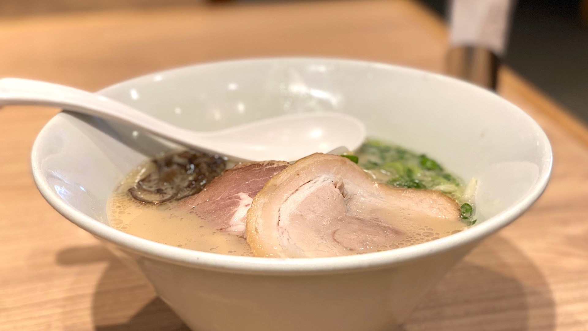 【名古屋駅】名古屋・驛麺通りの盟主「一風堂 名古屋驛麺通り店」で博多ラーメン・白丸元味をいただく - 土庄雄平 | Yahoo! JAPAN クリエイターズプログラム