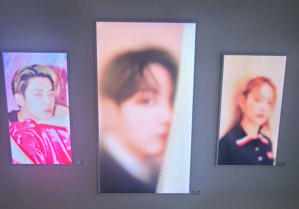 【画像22枚】“不思議”な写真ブース、貴重な衣装展示も！BTS、SEVENTEEN所属事務所のミュージアム潜入レポート - QJWeb クイック・ジャパン ウェブ