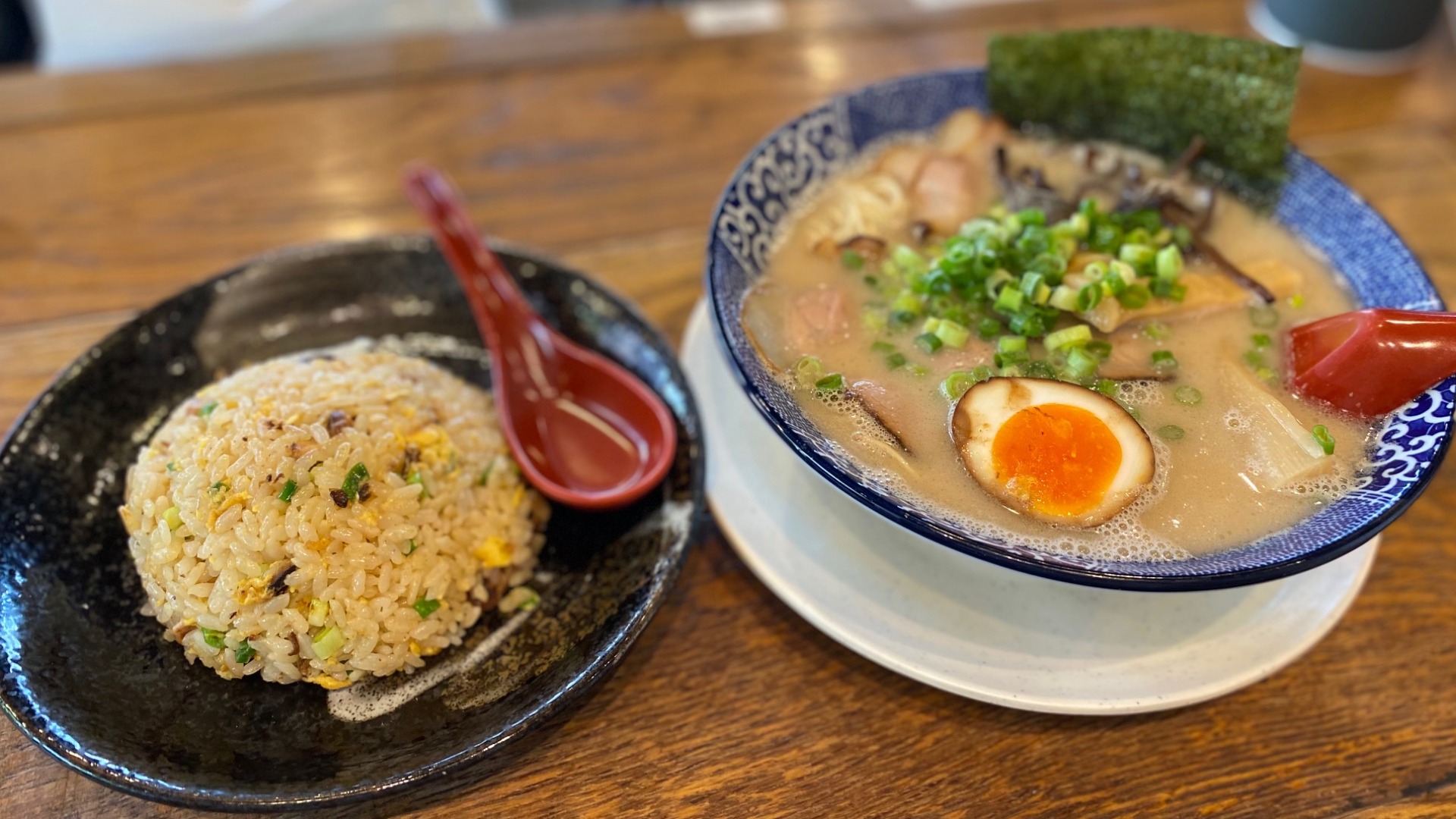 【名古屋市周辺】名古屋発の博多ラーメン・鶴亀堂。王道の「全部のせ半ちゃんセット」がオススメ！（土庄雄平） - エキスパート - Yahoo!ニュース