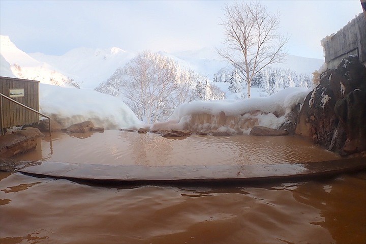 北海道最高所の雪見風呂を味わえる「十勝岳温泉 凌雲閣」へ宿泊してきました